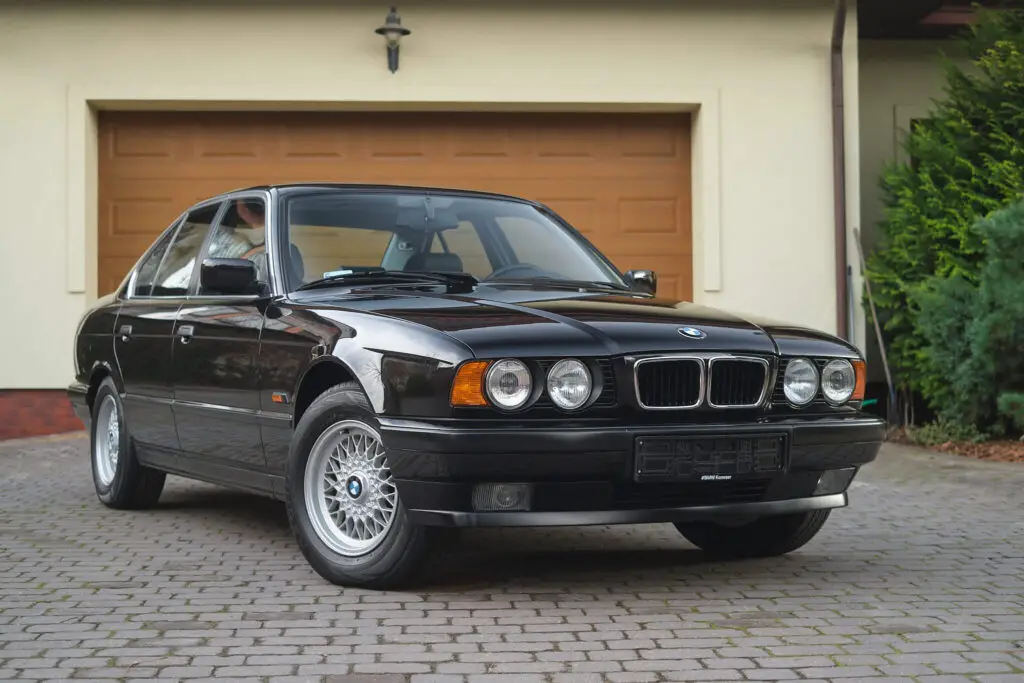 BMW 525i – E34 (1991-1994) – pojistková skříňka
