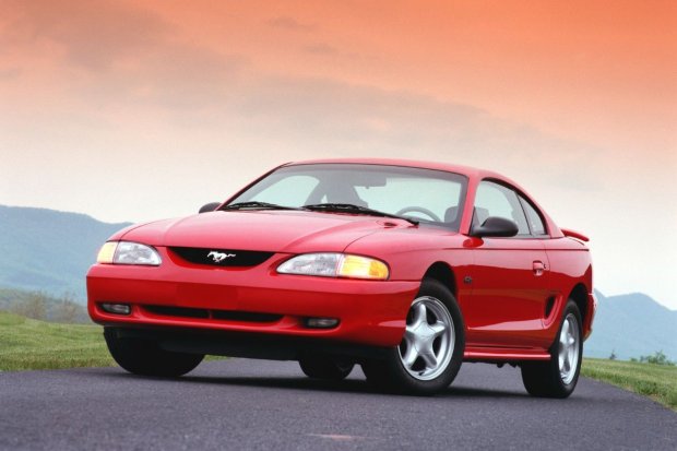 Ford Mustang (1994-1998) – pojistková skříňka