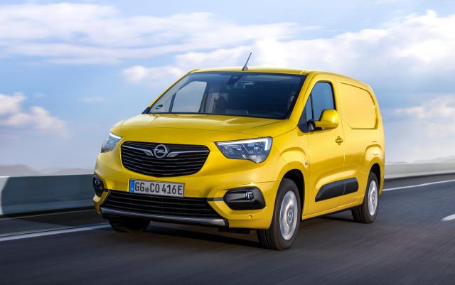 Opel Combo E (2019-2022) – pojistková skříňka