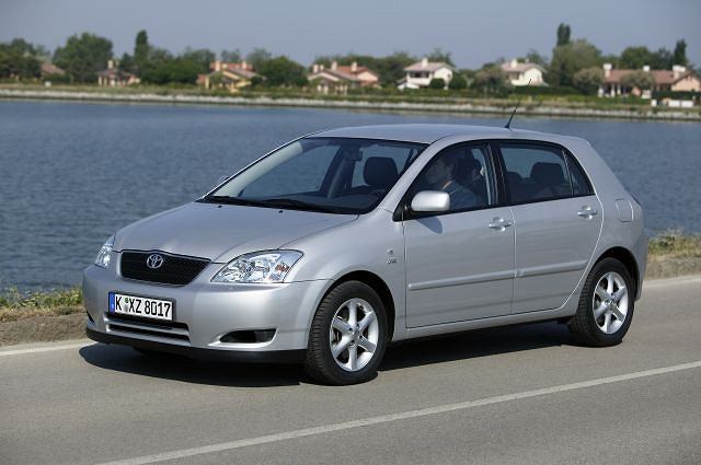 Toyota Corolla (2002-2004) – Pojistková skříňka