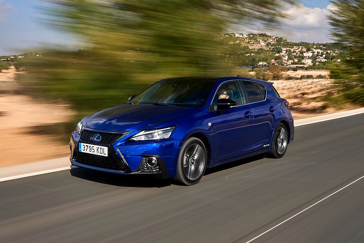 Lexus CT 200h (2011-2017) – pojistková skříňka