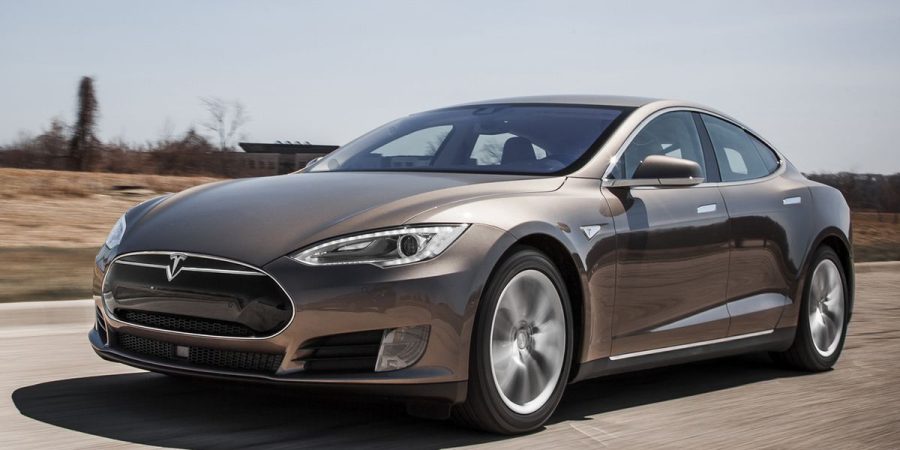 Tesla Model S (2015) – pojistková skříňka