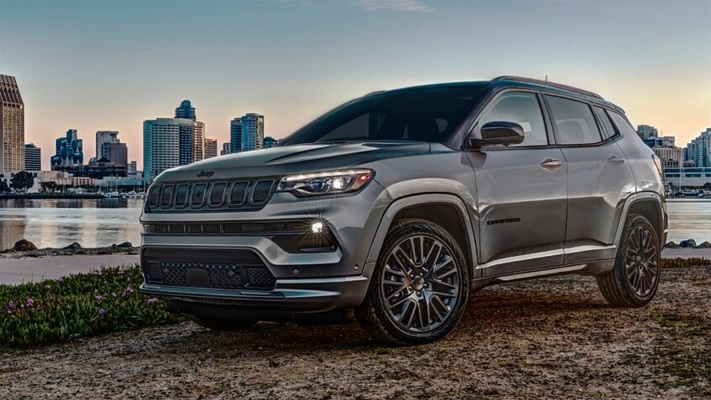 Jeep Compass (2022) – skrzynka bezpieczników