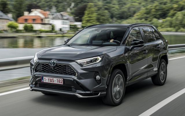 Toyota RAV4 5G (2019-2022) – pojistková skříňka