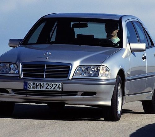 Mercedes-Benz Třída C w202 motor C280 (1999) – pojistková skříňka