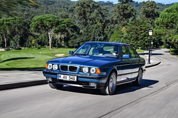 BMW 540i – E34 (1989-1990) – pojistková skříňka