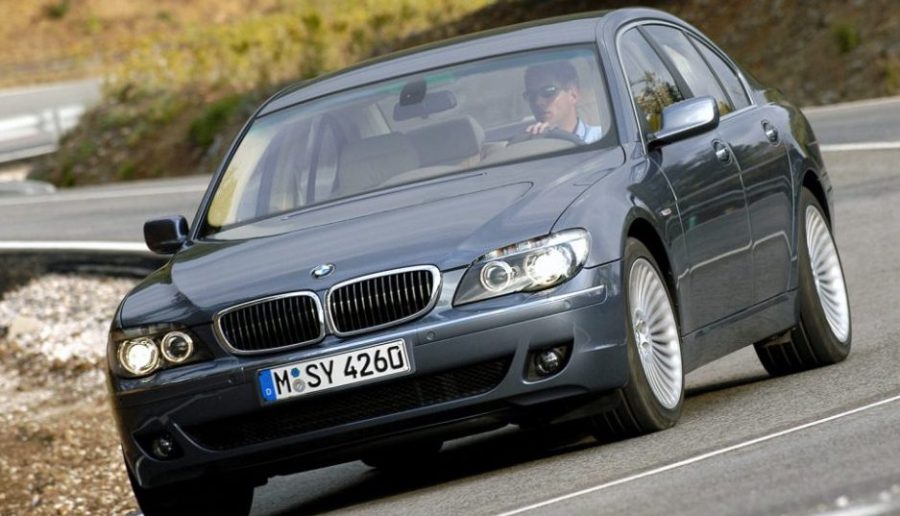 BMW řady 7 E65/E66/E67/E68 (2002-2008) – pojistková skříňka